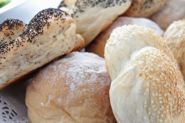 Auswahl an frischem Brot — Stockfoto