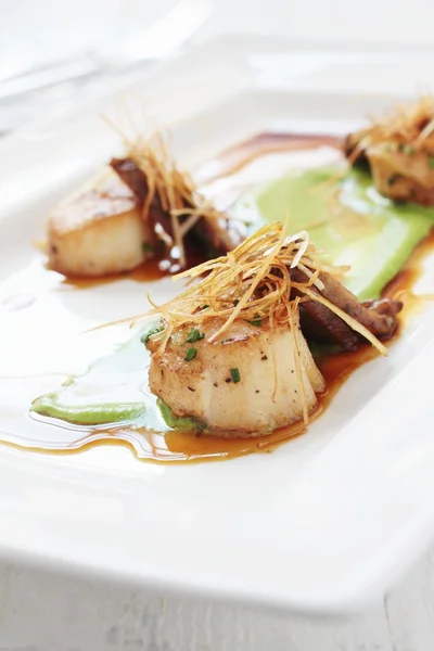 Pan fried scallops plated meal — Stock Photo, Image