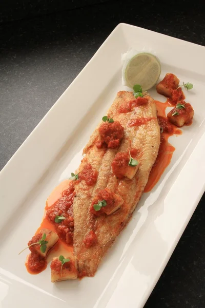 Plated healthy fish meal — Stock Photo, Image