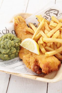 Balık ve yonga akşam yemeği