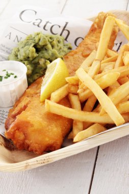 traditional British fish and chips clipart