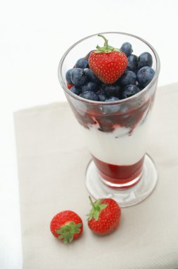 fruits and yoghurt parfait 