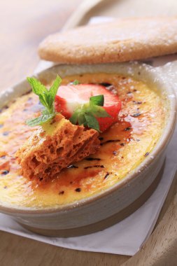 Creme brulee tatlısı