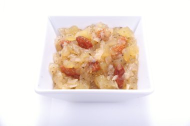 elma ve kuru üzüm turşusu