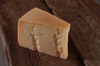 büyük dilim peynir