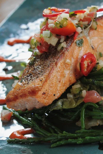 Plated healthy fish meal — Stock Photo, Image