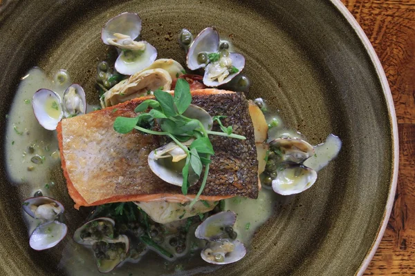 Plated healthy fish meal — Stock Photo, Image