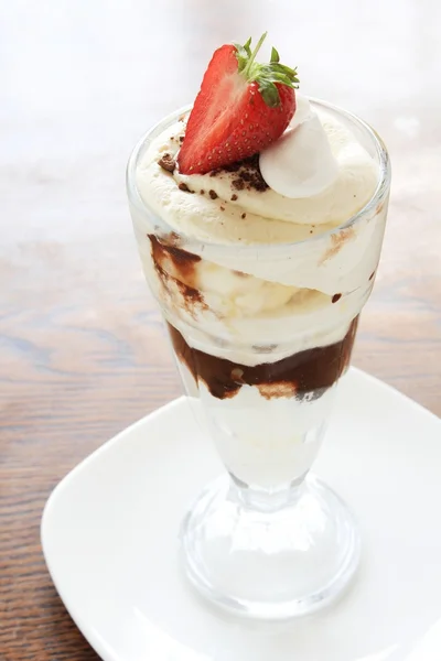 Gelado de chocolate sundae — Fotografia de Stock