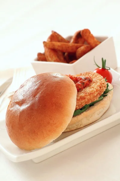 Chicken vegetarian burger meal — Stock Photo, Image