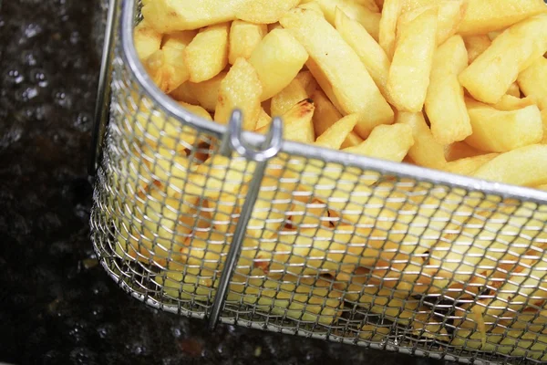 Patatas fritas en frier — Foto de Stock