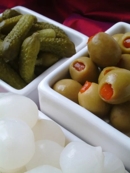 Fresh olives and dill pickles — Stock Photo, Image