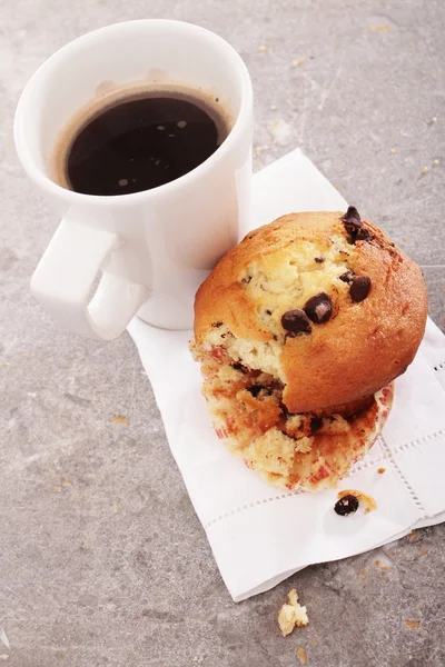 Caffè fresco con muffin — Foto Stock