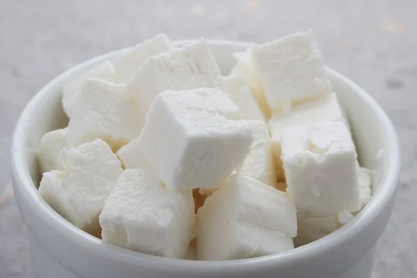 Cubos de queijo de cabras feta — Fotografia de Stock