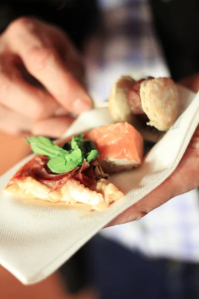 Chef haciendo plato plato de selección — Foto de Stock