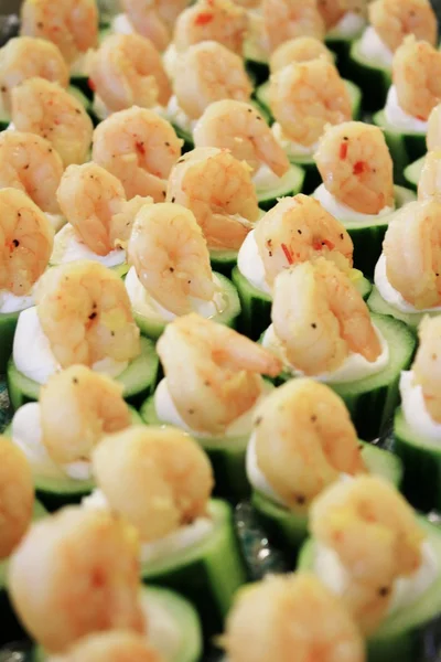 Fresh prawn canape with cucumbers — Stock Photo, Image