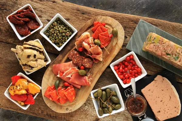 Antipasti antipasto mixed delicious platter — Stock Photo, Image