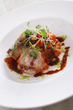 kaplama domuz ve ördek confit ana yemek