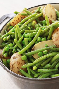 karışık fasulye bezelye ve patates