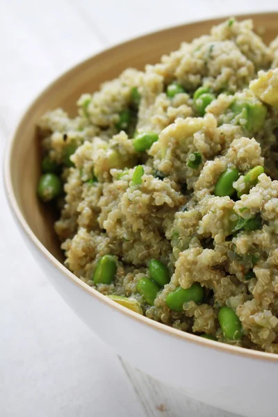 Salată de boabe de soia quinoa — Fotografie, imagine de stoc