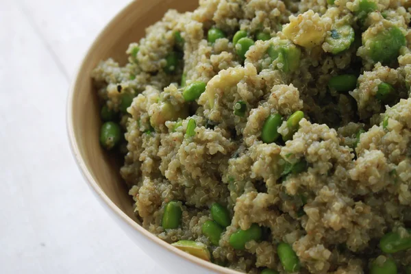 Salată quinoa cu boabe de soia — Fotografie, imagine de stoc