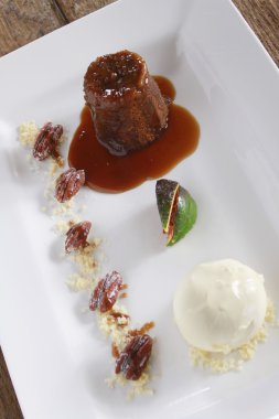 Yapışkan şekerleme puding tatlısı