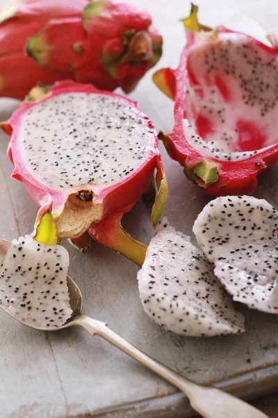 Frutta fresca tagliata a fette drago — Foto Stock