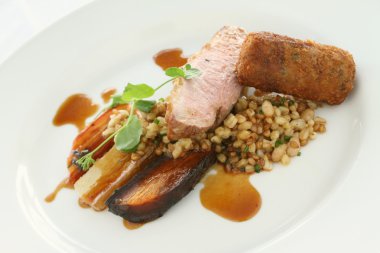 kaplama karışık domuz eti yemek