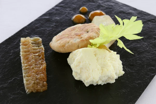 Prato de queijo moderno — Fotografia de Stock