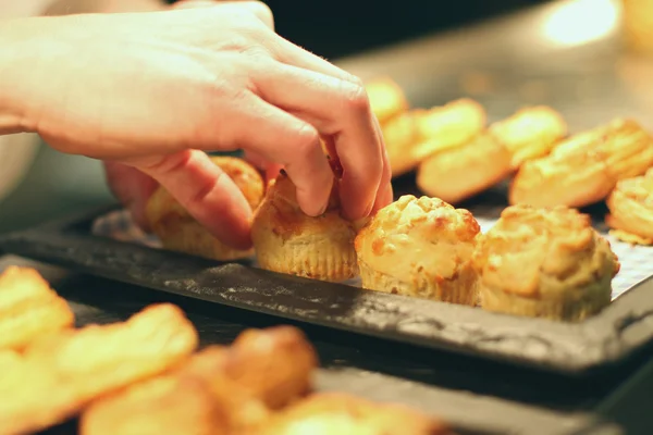 Pâtisseries mixtes sur assiette — Photo