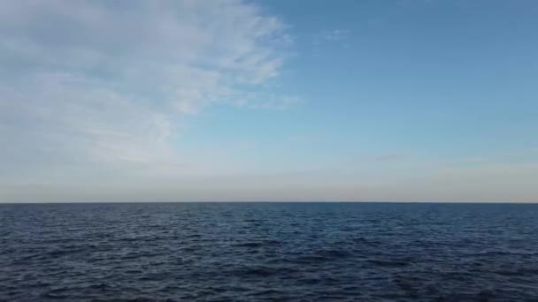 Sakin Bir Deniz Videosuyla Deniz Ufku — Stok video