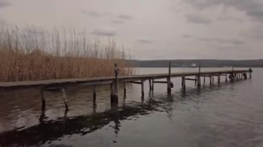 Tahta deniz okyanusu küçük iskele