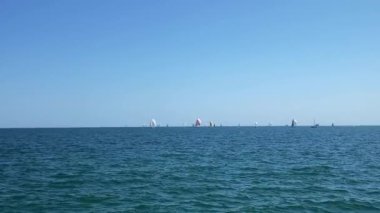 Denizdeki Yelkenliler