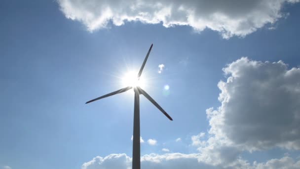 Generador de viento con rayos de sol — Vídeo de stock