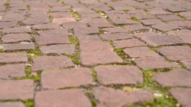 Kaldırım kaydırıcı etkisi ile