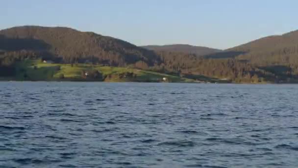 rivière dans la montagne