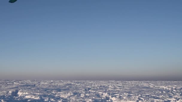 Άνθρωπος με χιόνι kite — Αρχείο Βίντεο