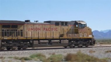  Uzun yük konteyner treni hareket lokomotif