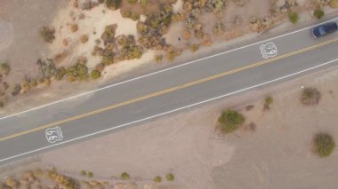 Anteni: Siyah Suv araç ABD tarihi Route 66 boyunca sürüş yolculuğa