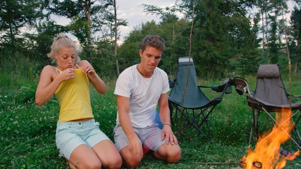 CLOSE UP: Caucasian woman and boyfriend try to kill insect buzzing around them. — Stok fotoğraf