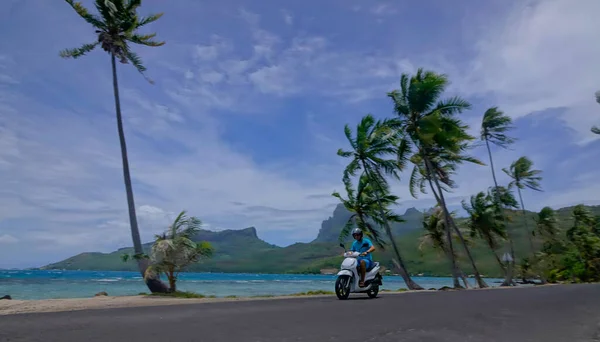 Male tourist speeds along the scenic coastal road on a new rental motorcycle. — стоковое фото