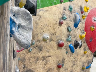 Büyük mavi sürahi bölmesi kalın bir magnezyum tozu tabakasıyla kaplıdır..