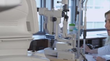 Göz doktoru doktor ve hasta