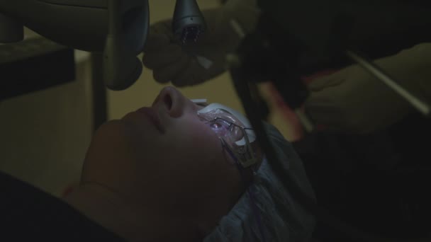 Vision korrigering med laser — Stockvideo