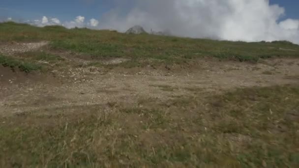 Precipício para o pico da montanha — Vídeo de Stock