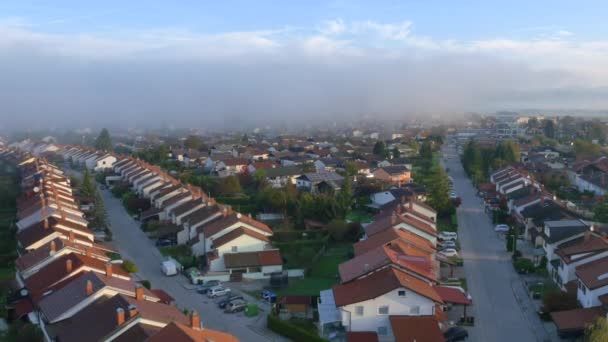 Ceață dimineață în oraș — Videoclip de stoc