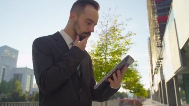 İşadamı haber denetleme