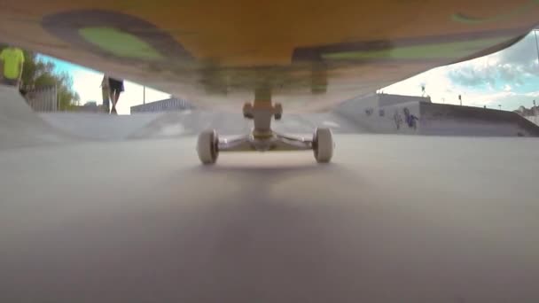 スケートパークでスケート ボード — ストック動画