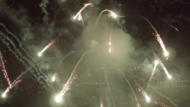 Volando dentro de los fuegos artificiales — Vídeos de Stock