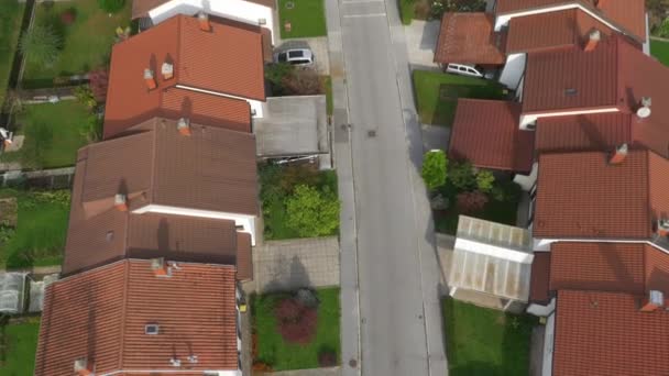 Suburban straat — Stockvideo