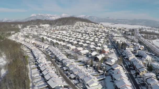 Flight over suburban houses — Stock Video